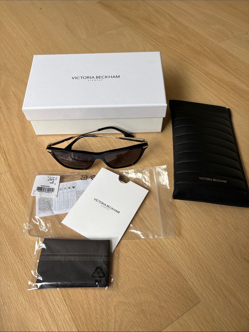 Victoria Beckham NWT Black Frame Brown Lens Cat-Eye Sunglasses - Picture 2 of 6